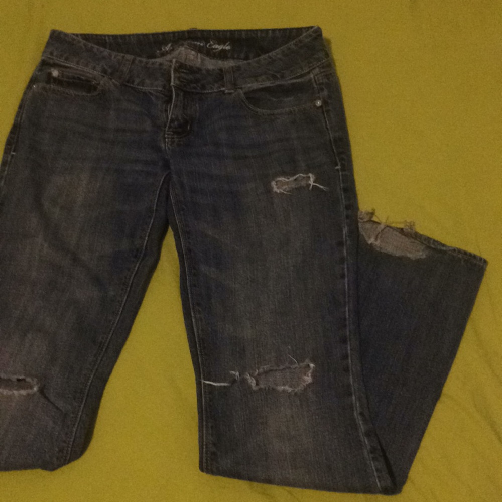 AE Destroyed Flare Artist Jeans Size 6